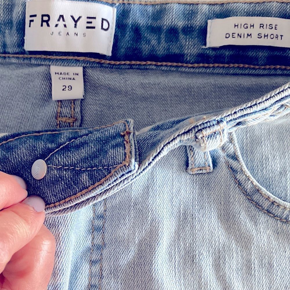 NWOT Frayed High Rise Denim Short Frayed Hem Light Wash Zip Up - Picture 5 of 7